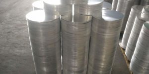 These are piles of aluminum circle plate products.